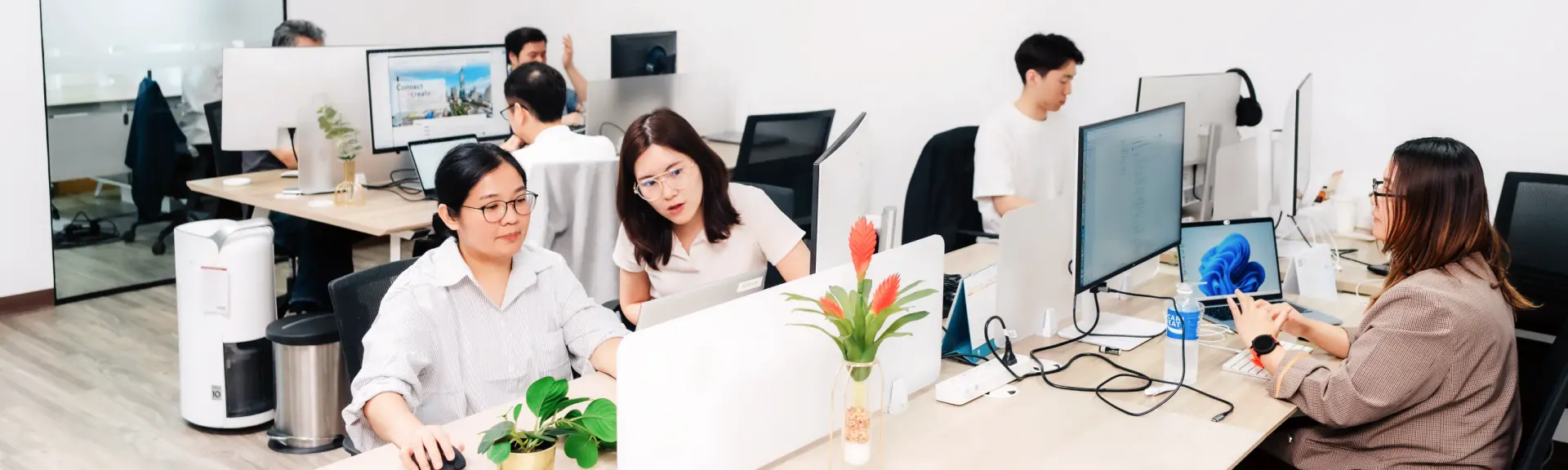COLSIS Thailand team working together