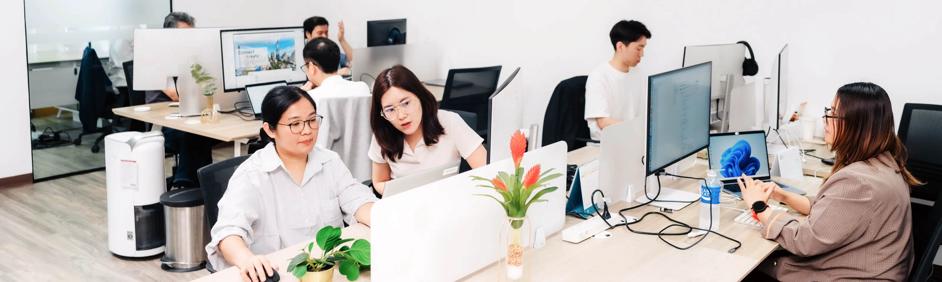 COLSIS Thailand team working together